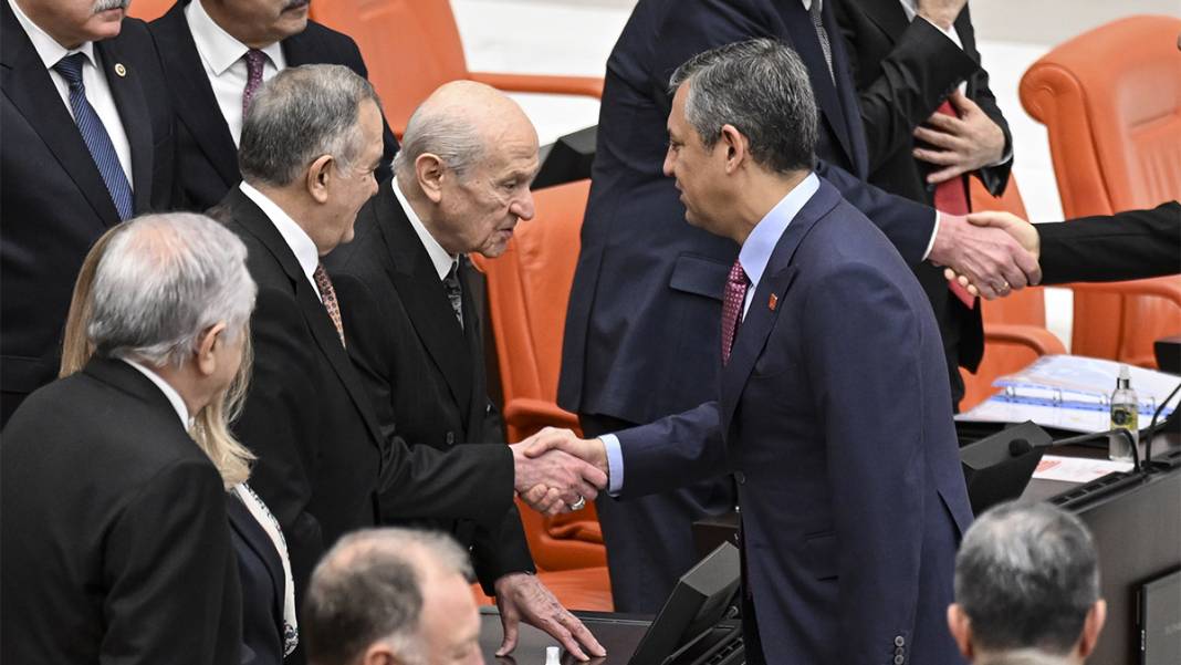 Meclis'te dikkat çeken anlar: Bahçeli ile Bakırhan önce tokalaşmadı, sonra... 3